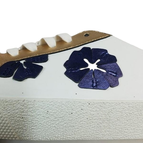 Vince Camuto White Leather Floral Lace-Up Claudinia Sneakers size 10W/40 - Picture 8 of 9